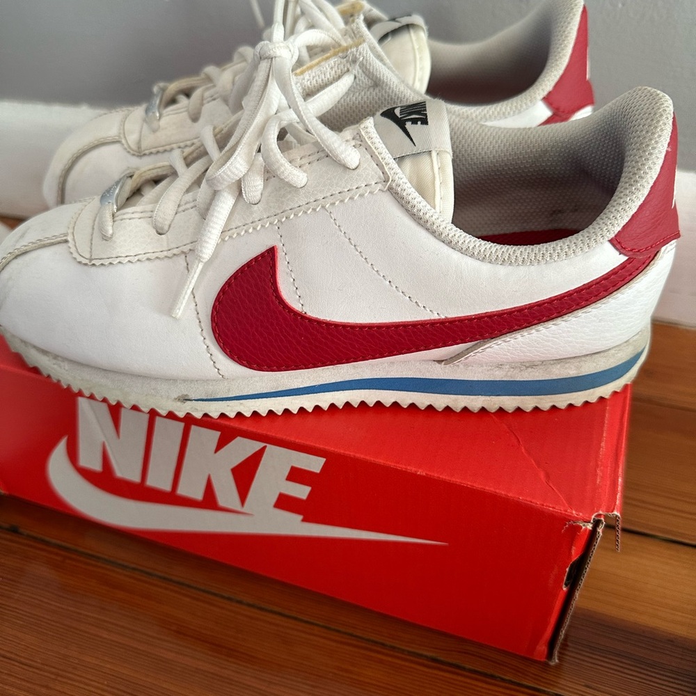 Like new kids Nike Cortez size 5